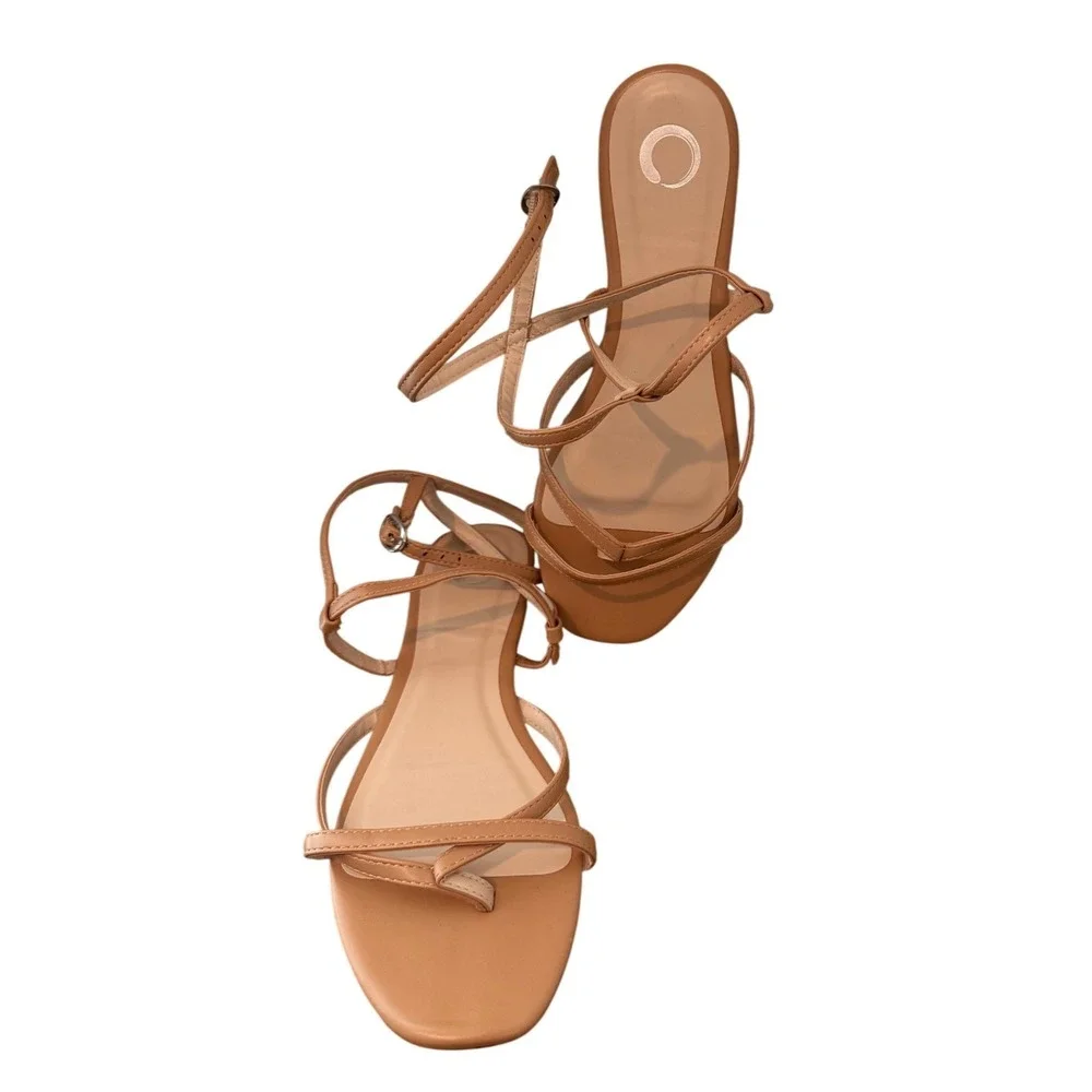 Journee Collection Tan Strappy Flat Sandals Toe Loop Square Toe Womens Size 8.5